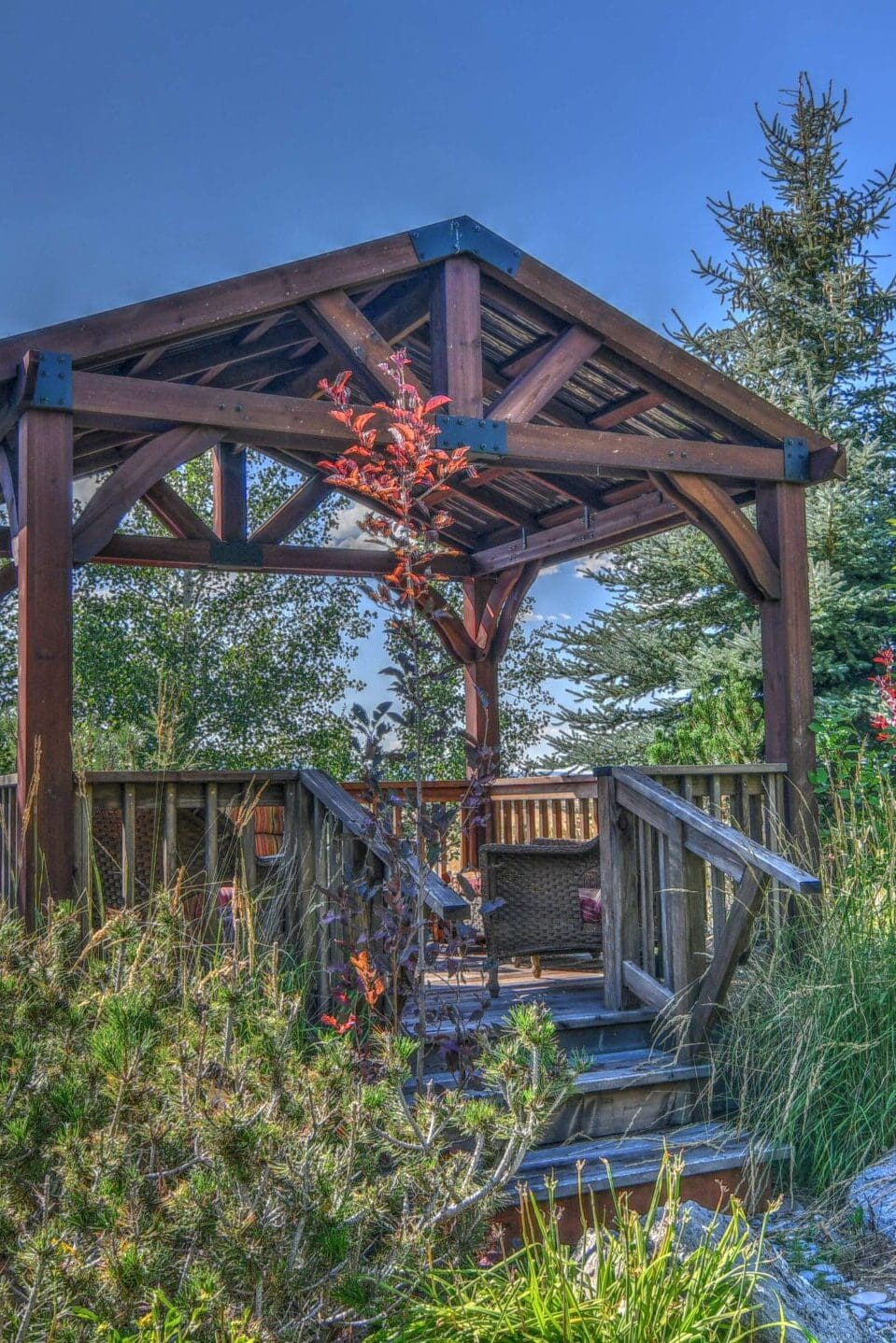 Image of gazebo and grogeous pines in backyard of River Retreat Lodge in Swan Valley Idaho